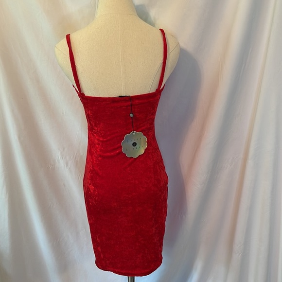 Daisy Street ASOS Red Velvet Summer Dress - Picture 4 of 6
